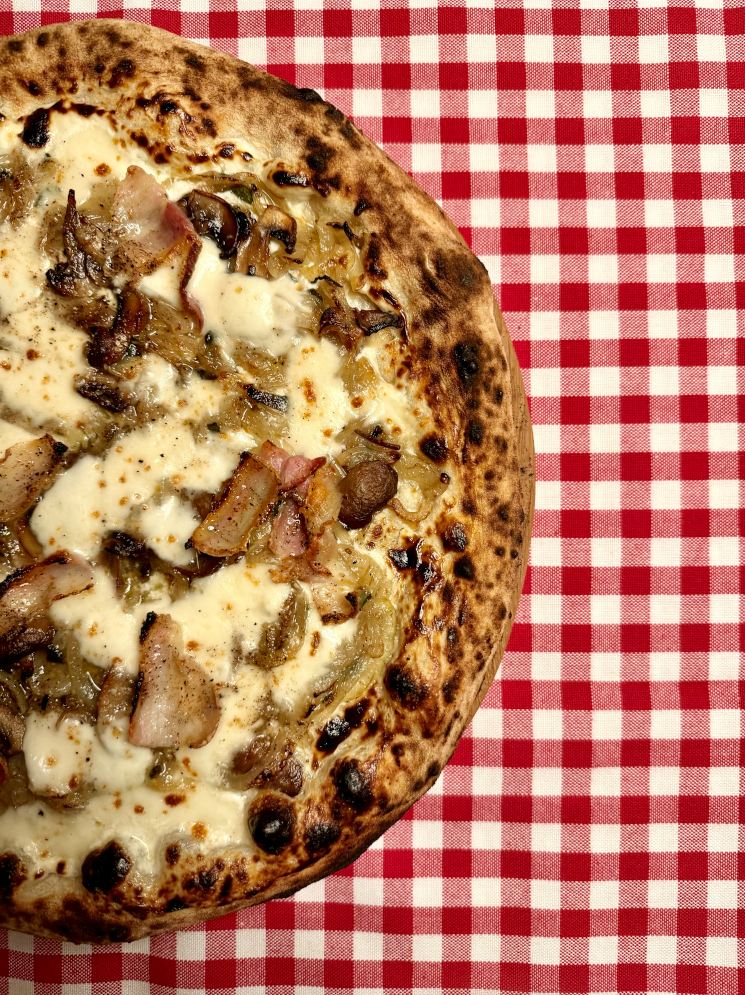 Surdejs pizza Onion with onion