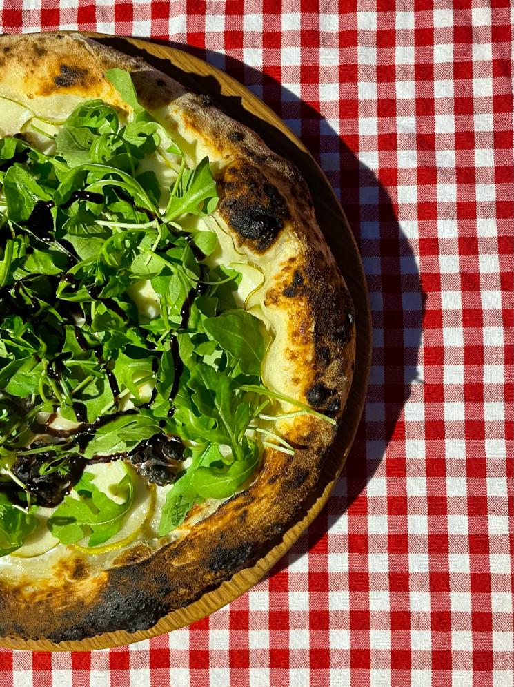 Surdejs pizza Pear Walnut