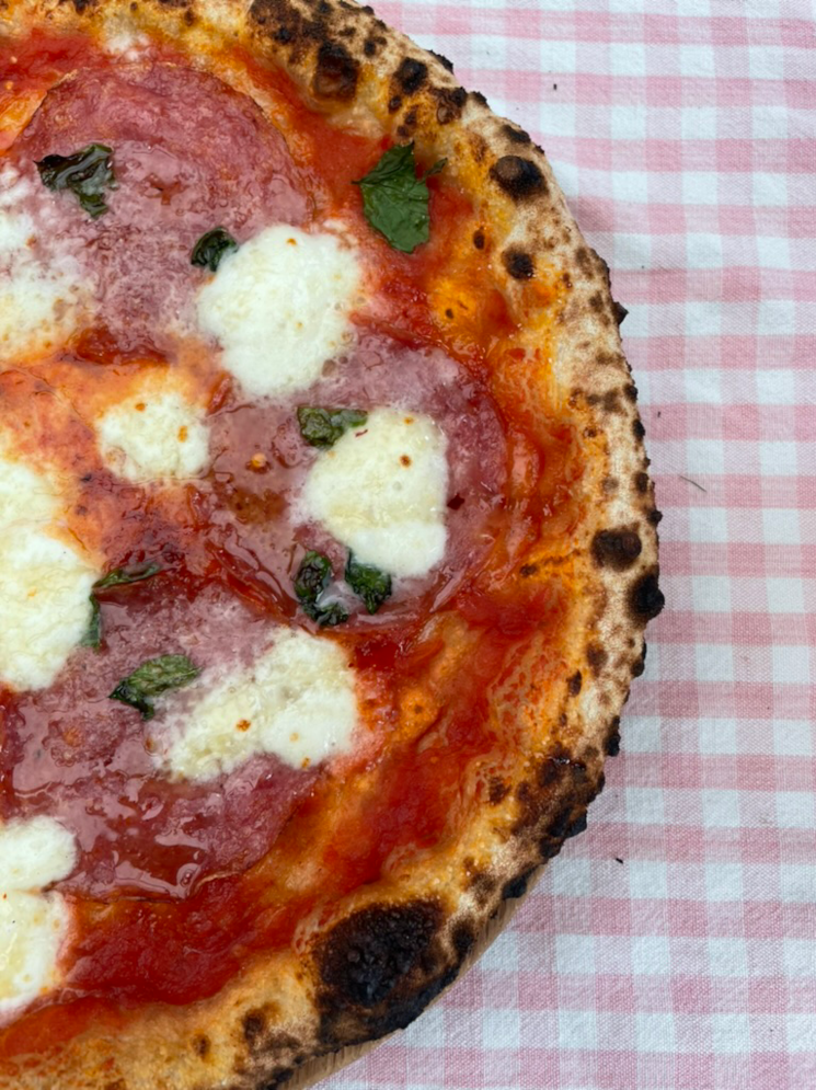 Surdejs pizza Salami Hot Honey